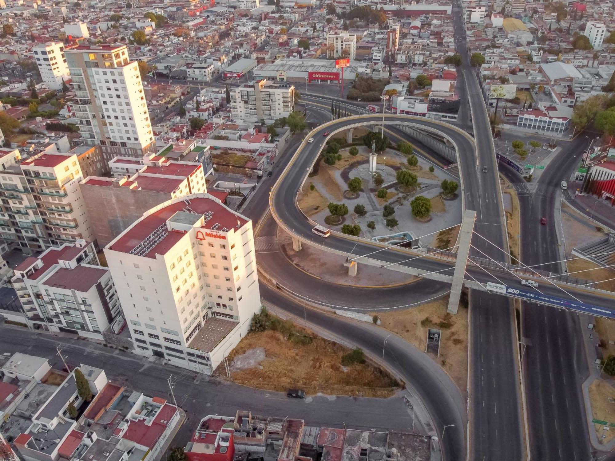 ホテル Mision Puebla Angelopolis エクステリア 写真