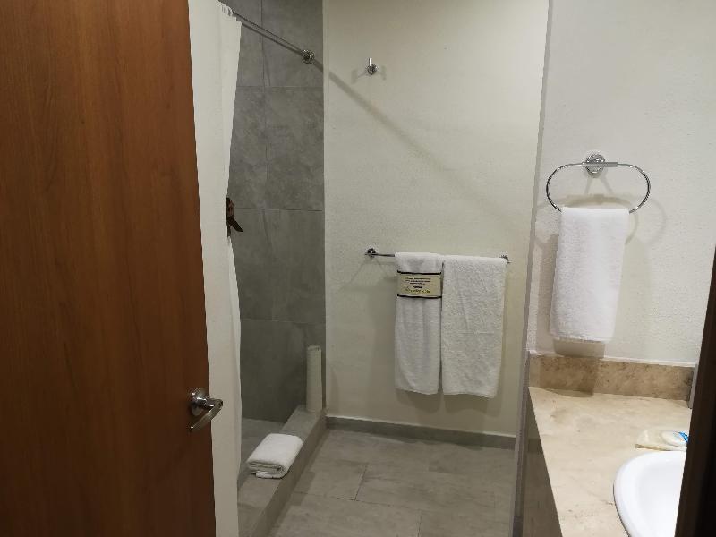 ホテル Mision Puebla Angelopolis エクステリア 写真